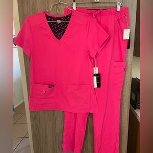 Koi Basics Scrub Set